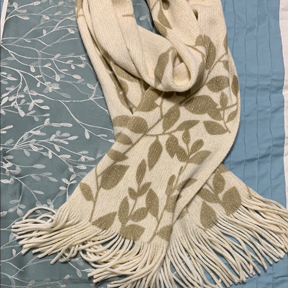 Croft & Barrow Cream and Gold Sparkle Knit Scarf
